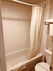 Red Carpet Inn & Suites
