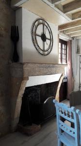 Maison atypique dans cité médiévale