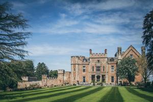 Rowton Castle - Hotels, Shrewsbury