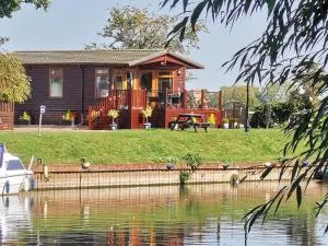 Bend in the River Lodge - Charlecote