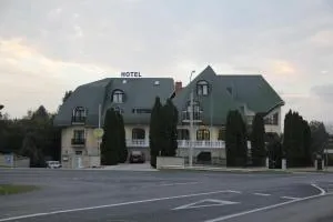 Hotel Holdfény - Kápolnásnyék