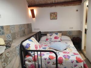 Habitación independiente con baño y patio en Cremallera de Montserrat