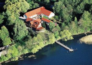 3 hvězdičkový hotel Seehotel Heidehof Klein Nemerow Německo