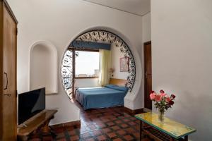 Double or Twin Room with Balcony and Sea View room in Hotel Vello d'Oro