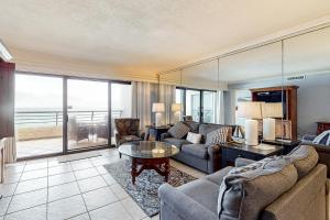 Apartment with Balcony room in Emerald Towers II
