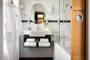 Hotels Hotel Plaza Elysees : photos des chambres