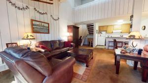 Two-Bedroom Apartment room in Mammoth Reservations