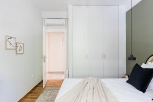 Serene 1 BR Apartment in Koukaki by UPSTREET