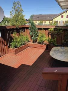 Lägenhet med 2 sovrum och uteplats