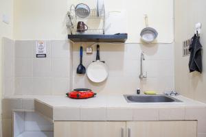 Comfy Studio Apartment at Belmont Residence Puri By Travelio