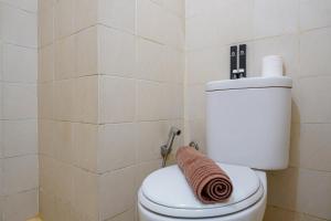 Comfy Studio Apartment at Belmont Residence Puri By Travelio