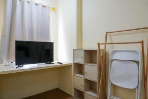 Comfy Studio Apartment at Belmont Residence Puri By Travelio