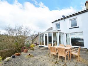 Peaceful Holiday Home in Wisemans Bridge with Garden