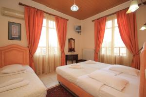 Triple Room with Private Bathroom room in Hotel Neos Olympos
