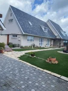 Cotswold House Residence - Plattekloof