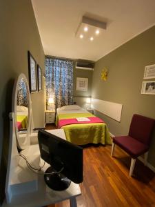 Economy Single Room with Shared Bathroom room in Domus San Martino