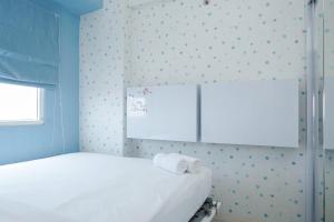 Best Comfy and Modern 2BR Green Pramuka Apartment By Travelio