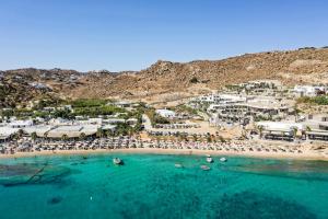 Pool View Apartment for 4 people with Private Terrace and Outdoor Jacuzzi room in Tropicana Hotel Mykonos
