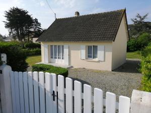 Maisons de vacances La Petite Isle - Maison et jardin - plage a 200 m : photos des chambres