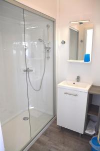 Villages vacances Domaine Melusine - a 2km du Puy duFou ! : Cottage 3 Chambres 