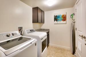 6L Top Floor RedCliff Condo, Pool & Hot Tub