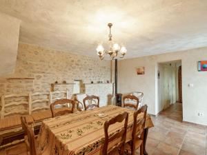 Villas Heritage Villa in Les Mages with Swimming Pool : photos des chambres