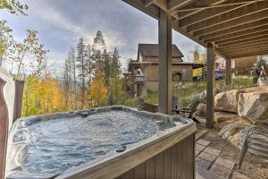 Winter Park Area Cabin, Hot Tub and Mountain Views!