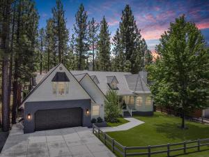 Holiday Home room in Alpine Luxury Retreat - PROMOTIONAL PRICES!!!