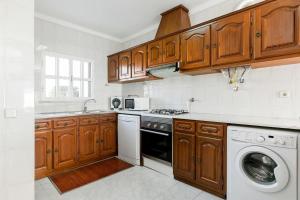 Beachfront Villa with Private Pool in Manta Rota