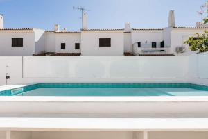 Beachfront Villa with Private Pool in Manta Rota