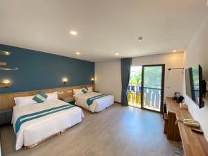 Phòng 4 người có ban công (Quadruple Room with Balcony)