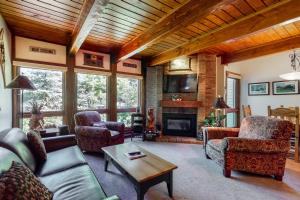 Apartment with Pool View  room in Lodge B at Steamboat II
