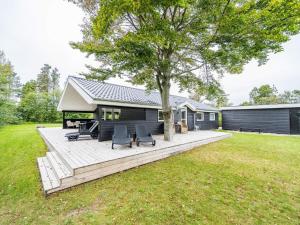 Three-Bedroom Holiday Home  room in Holiday home Henne LVII