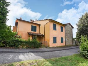 Panoramic Apartment with Private Garden in Lamporecchio