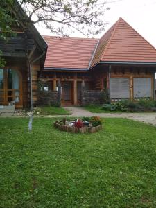 Apartman egy Makovecz Imre tervezte házban