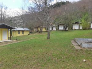 Ideal bungalow for 2 or 3 guests surrounded by a lovely garden