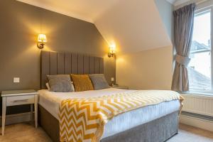Double Room room in The Dog & Bear Hotel