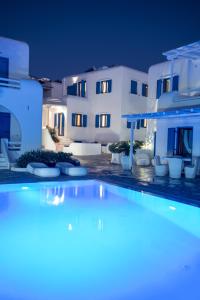 Olive Tree, Mykonos Town 2BRM Apartment with Pool