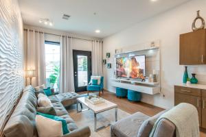 One-Bedroom Apartment room in Illume - Stylish Suite for 6 - Heated Pool condo