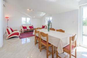 Pool Villa Miljevci Brištane