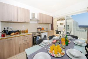 Summer Breeze Comfort Sunny Apartments close to the sandy beaches - by Getawaysmalta