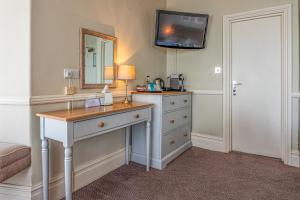Superior Suite with Sea View room in Botany Bay Hotel