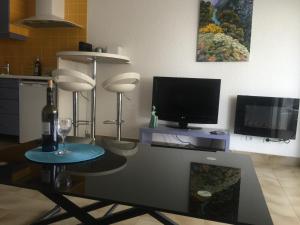 Studio 127, vue mer et piscine, port Santa Lucia