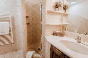 Deluxe Suite with Kitchenette with Pool View