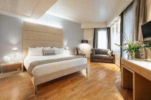 Junior Suite room in Hotel Olympia