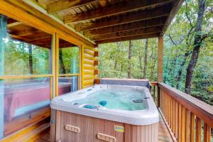 Two Bedroom House room in Breezy Mountain View