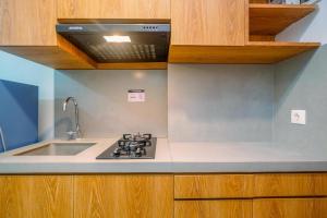 Simply Look Studio Tamansari Mahogany Karawang Apartment By Travelio