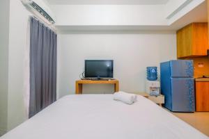 Simply Look Studio Tamansari Mahogany Karawang Apartment By Travelio