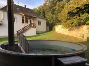 Hűvösvölgy Vendégház - Zirc