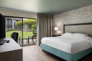 King Room - Disability Access room in Carlsbad by the Sea Hotel